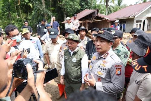 Menteri Kehutanan dan Kapolda Riau Terjun Langsung ke Lokasi Bencana di Agam