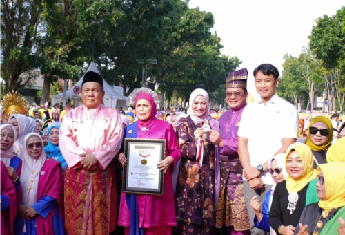 Pecahkan Rekor Dunia, 6.000 Perempuan Riau 'Goyang' Pekanbaru dengan Tari Zapin