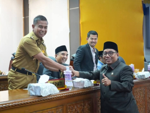 Ketok Palu! DPRD Kampar Sahkan Perda TJSLBU dan Revisi Aturan Pajak-Retribusi