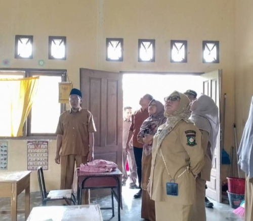 Atap Bocor hingga Tak Berlistrik, Wabup Kampar Sidak SD di Pasir Sialang