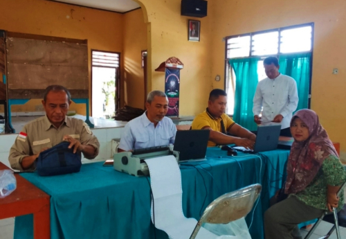 Inovasi Jemput Bola, Samsat Bangkinang Sukses Gaet Wajib Pajak di Desa Trimanunggal