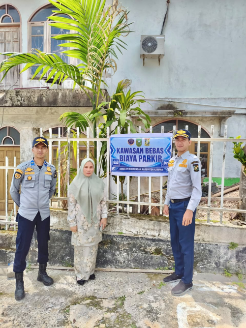 Dishub Kampar Bersama Samsat dan Disdukcapil Pasang Spanduk Kawasan Bebas Parkir