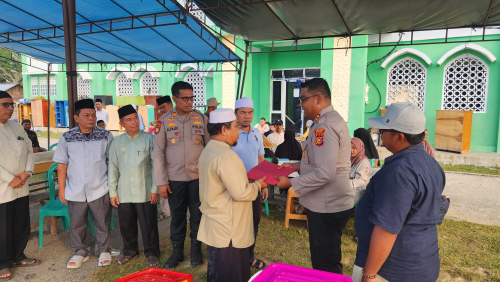 Kebakaran Hanguskan Asrama Ponpes Syekh Burhanuddin Kampar, Kapolres Turun Tangan Beri Bantuan