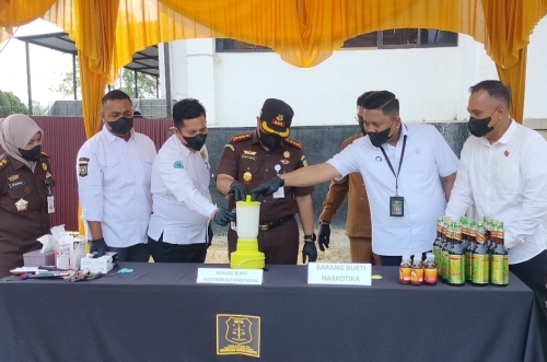 Kejari Kampar Musnahkan Barang Bukti 125 Perkara Inkracht, Narkotika Jadi Sorotan Utama