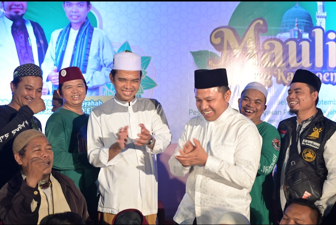 Jika Terpilih Jadi Gubernur, UAS Tantang Abdul Wahid Semarakan Maulid Nabi Sepanjang Jalan Sudirman