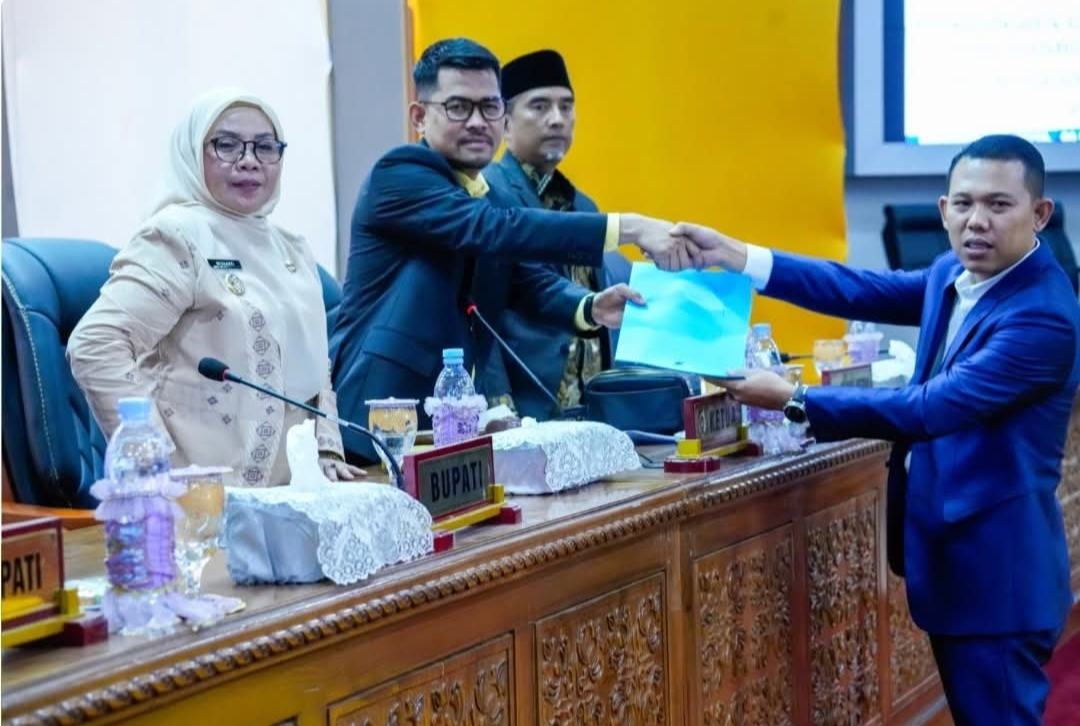 Wabup Kampar Misharti Hadiri Rapat Paripurna Penyampaian 7 Rancangan Peraturan Daerah