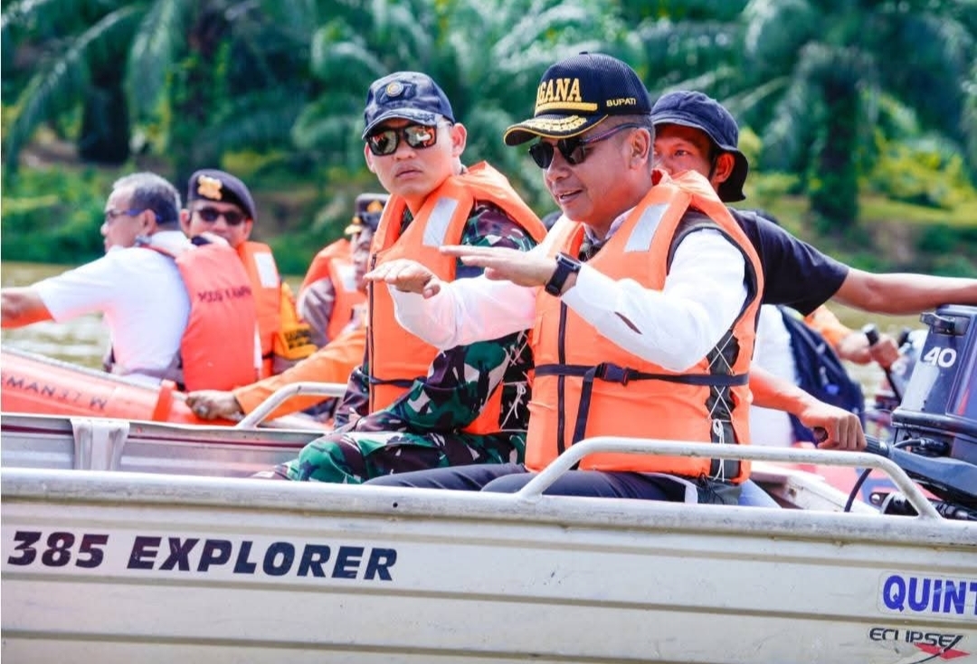 Pintu Air PLTA Kampar Dibuka, Bupati dan Forkopimda Turun ke Sungai Pantau Debit Air