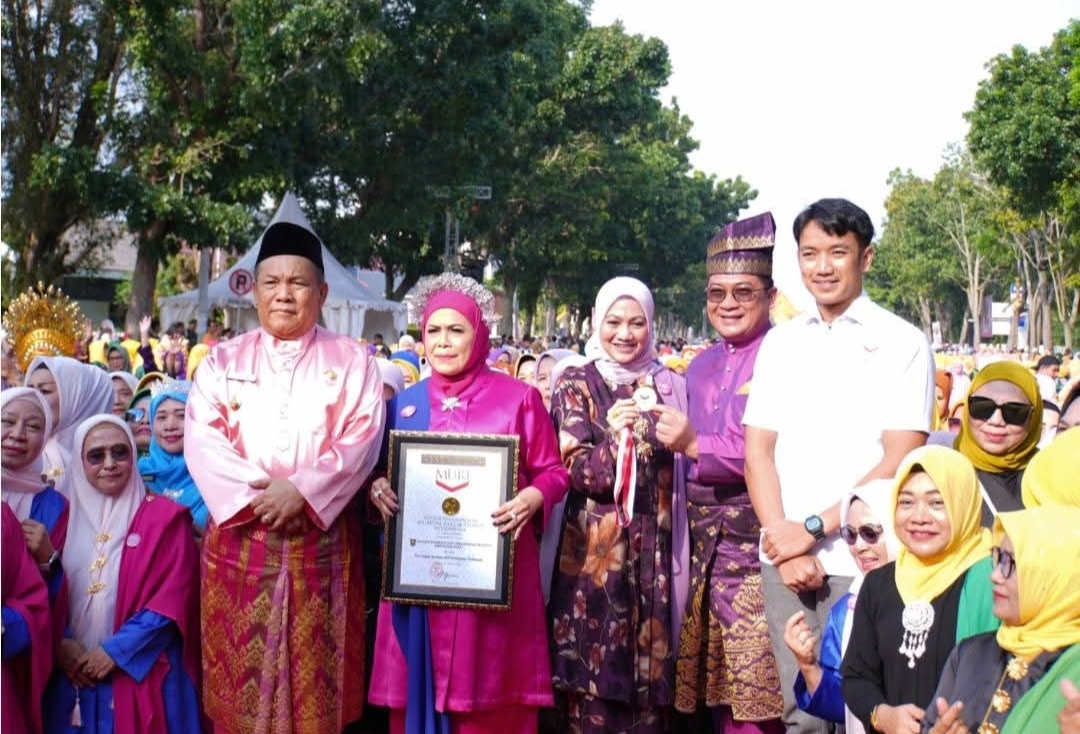 Pecahkan Rekor Dunia, 6.000 Perempuan Riau 'Goyang' Pekanbaru dengan Tari Zapin