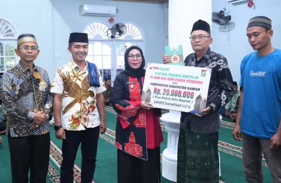 Gelar Safari Ramadan di Sungai Liti, Pemkab Kampar Salurkan Bantuan dari Baznas hingga BRK Syariah