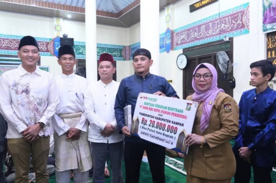 Wabup Misharti Serahkan Bantuan Safari Ramadhan di Desa Pulau Tinggi