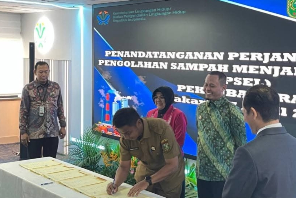 Dukung PSN, Bupati Kampar Teken Kerja Sama Pengolahan Sampah Jadi Listrik