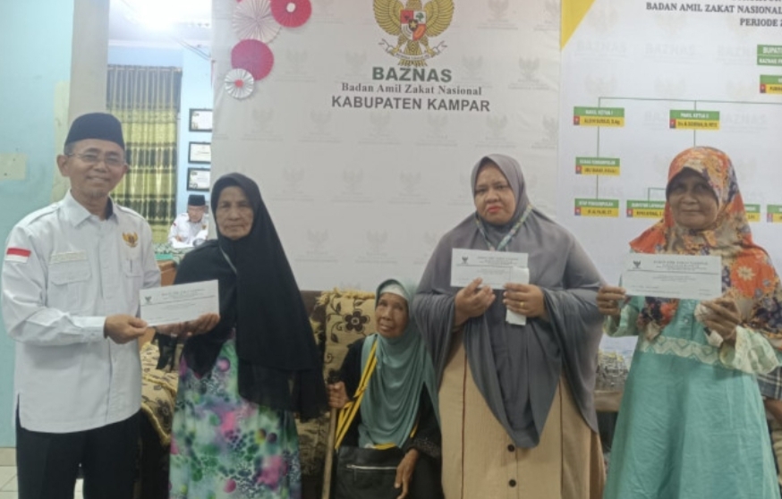 Wujudkan Kepedulian Sesama, BAZNAS Kampar Salurkan Zakat Ratusan Juta untuk Jompo dan Disabilitas