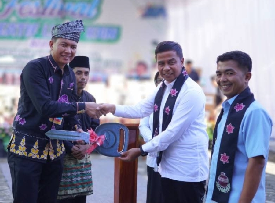 14 Agenda Siap Manjakan Masyarakat, Kunci Sukses Festival Lipat Kain Season III Resmi Diserahkan