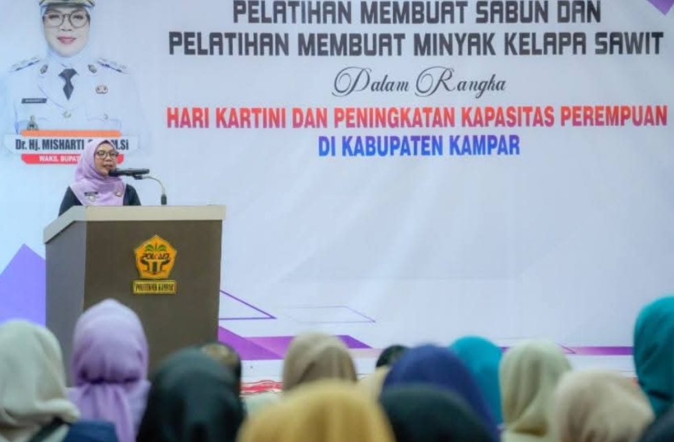 Hari Kartini, Pemkab Kampar Bekali Perempuan Keterampilan Olah Sawit dan Sabun
