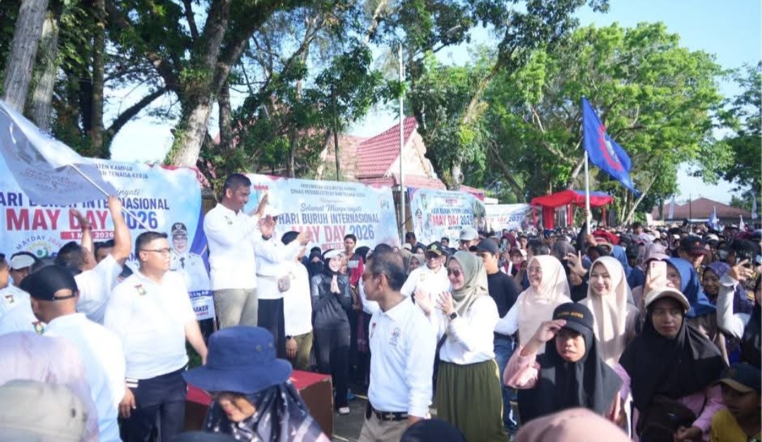 Rayakan May Day 2026, Ribuan Buruh di Kampar Jalan Santai Bareng Bupati