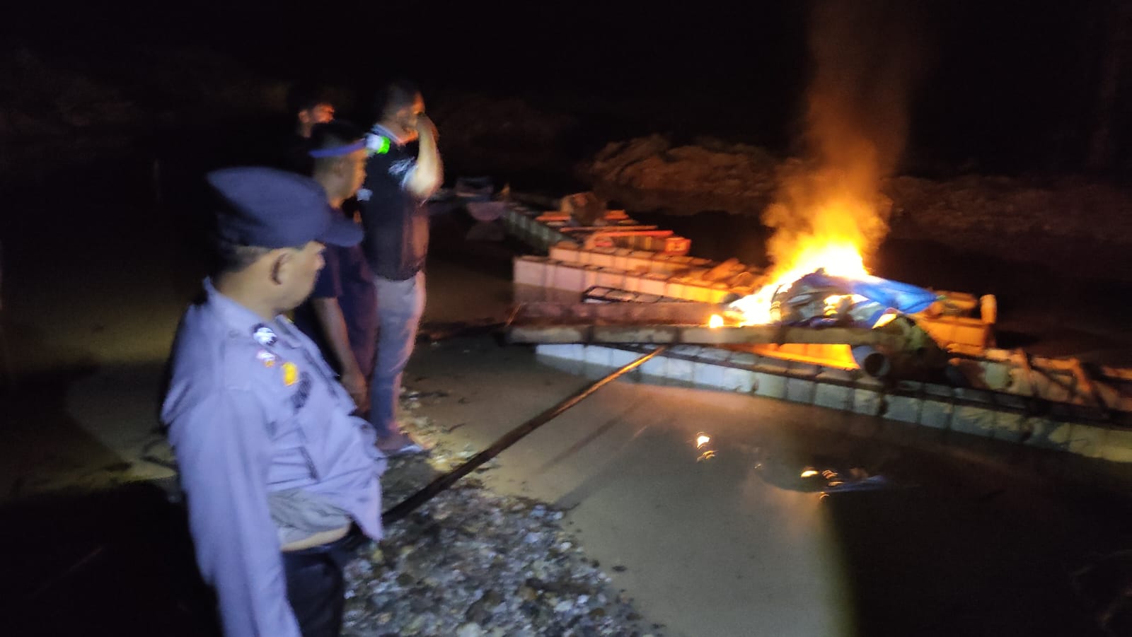 Polsek Kuantan Tengah Tindak Cepat Laporan Warga, 3 Unit PETI di Pulau Kopuong Dimusnahkan